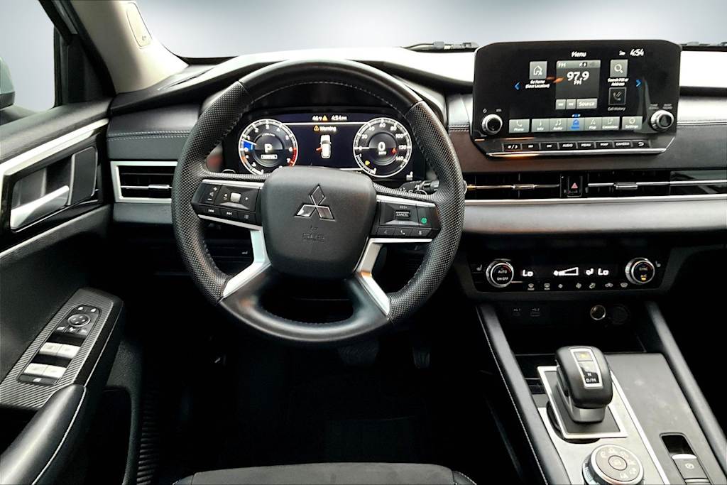 Thumbnail: 2023 Mitsubishi Outlander - 14