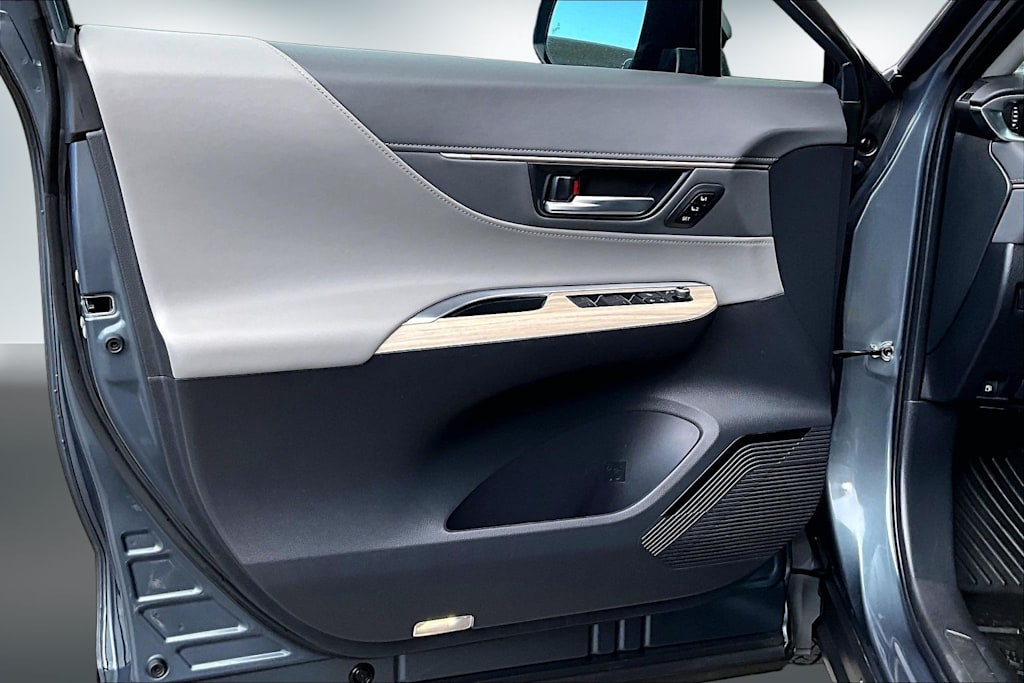 Thumbnail: 2024 Toyota Venza - 26