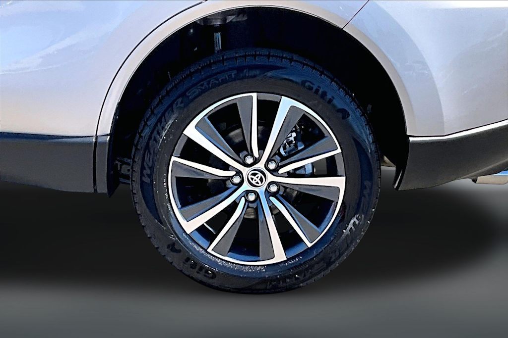 Thumbnail: 2024 Toyota Venza - 34