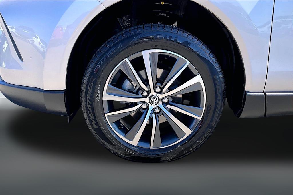 Thumbnail: 2024 Toyota Venza - 8