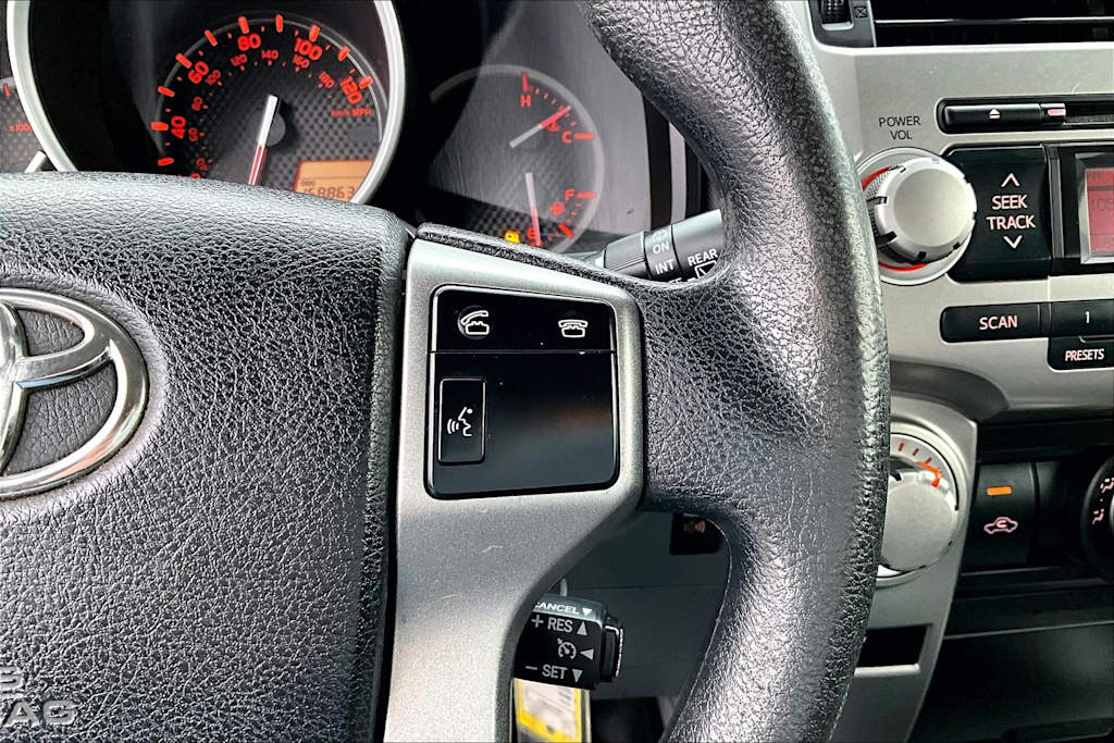 Thumbnail: 2013 Toyota 4Runner - 22