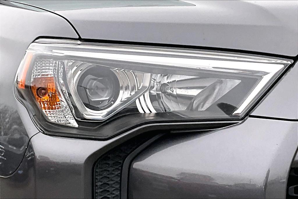 Thumbnail: 2022 Toyota 4Runner - 32