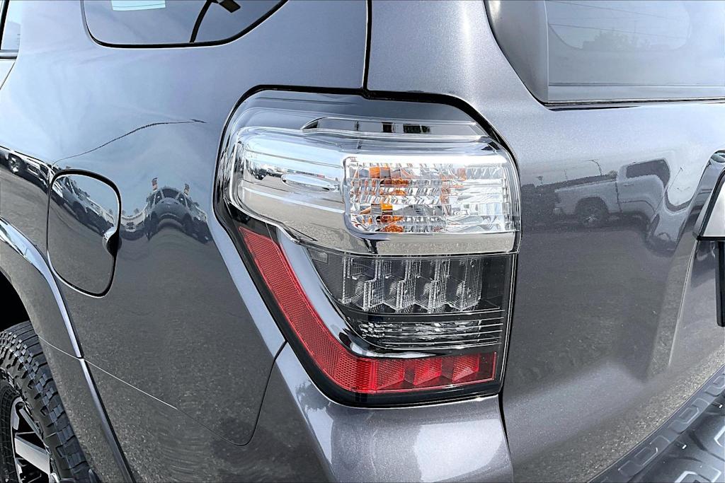 Thumbnail: 2022 Toyota 4Runner - 30