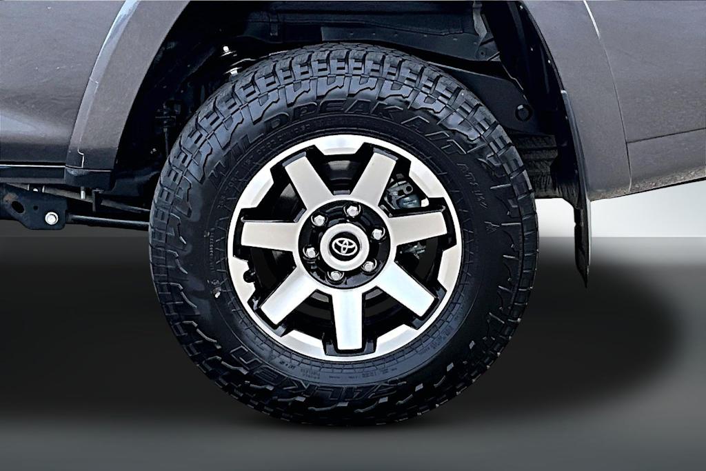 Thumbnail: 2022 Toyota 4Runner - 31