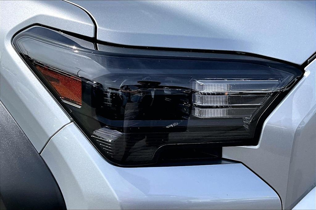 Thumbnail: 2025 Toyota 4Runner - 32