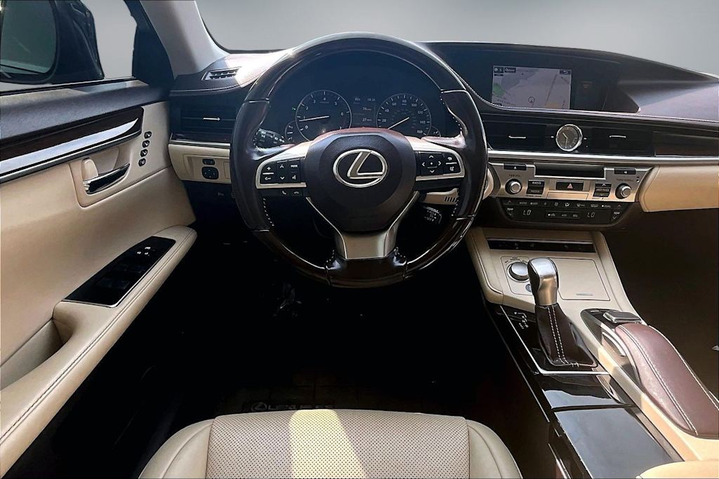 Thumbnail: 2016 Lexus ES - 14