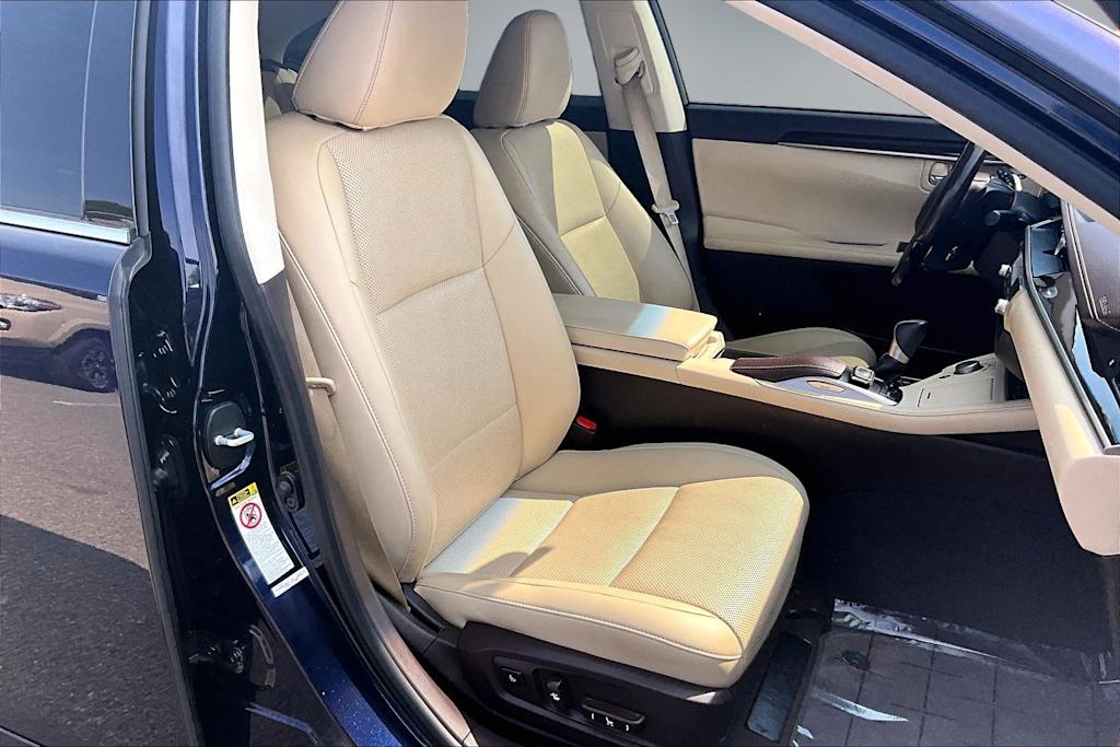 Thumbnail: 2016 Lexus ES - 12