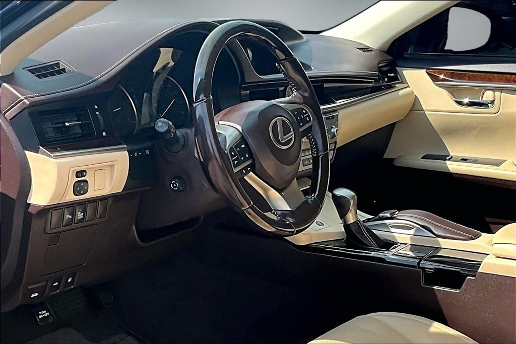 Thumbnail: 2016 Lexus ES - 2