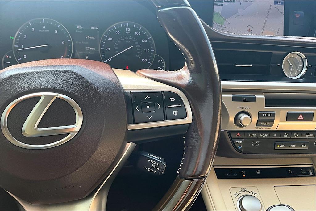 Thumbnail: 2016 Lexus ES - 23