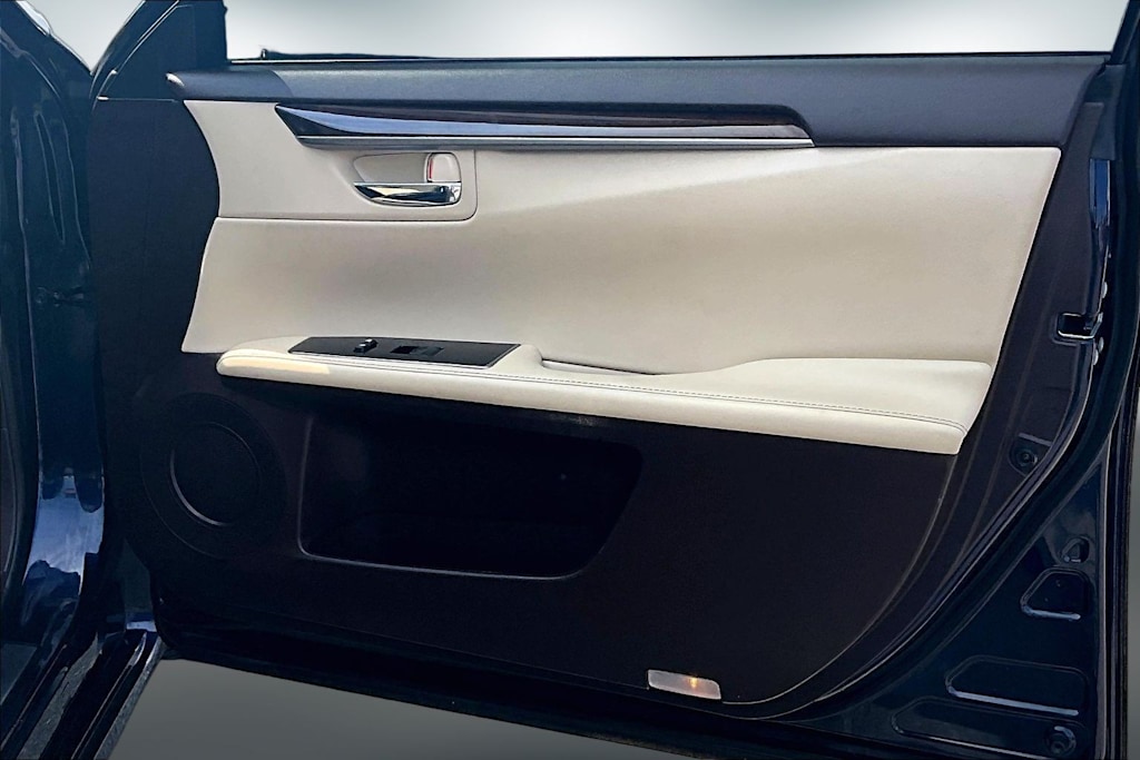 Thumbnail: 2016 Lexus ES - 26
