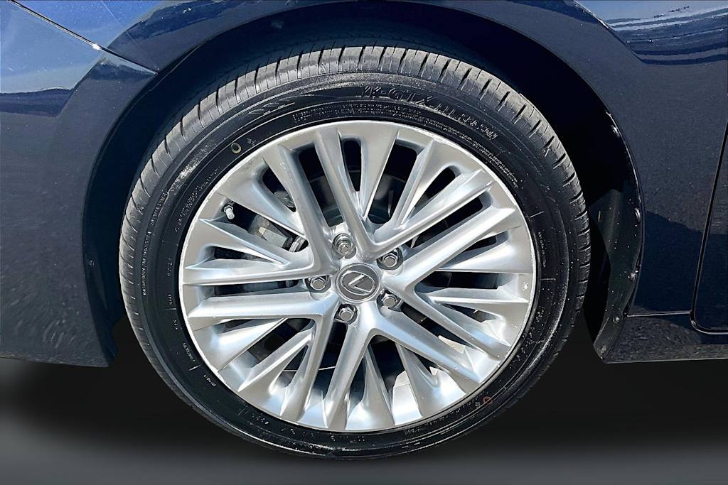 Thumbnail: 2016 Lexus ES - 8