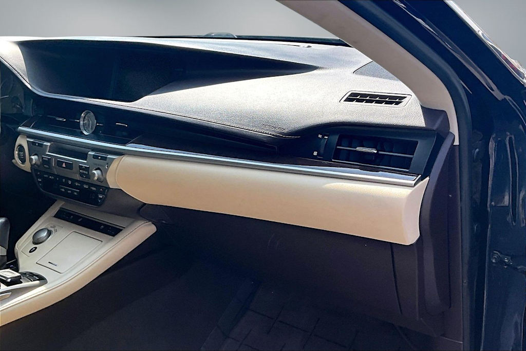 Thumbnail: 2016 Lexus ES - 21