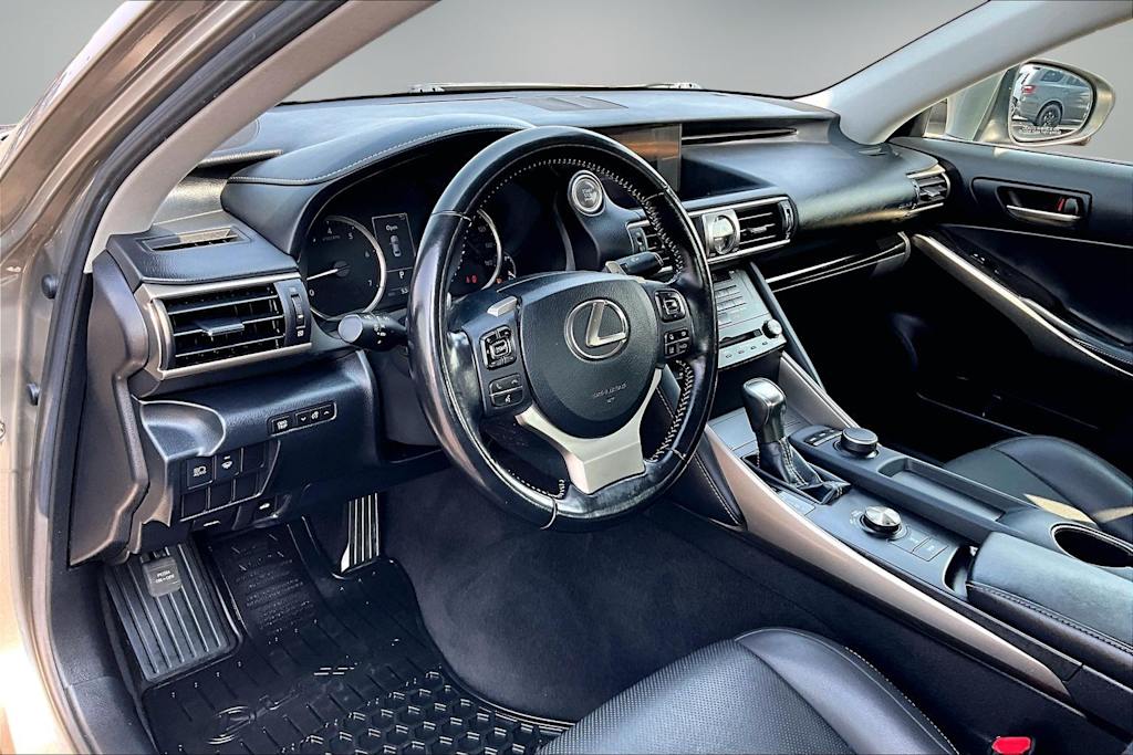 Thumbnail: 2018 Lexus IS - 2