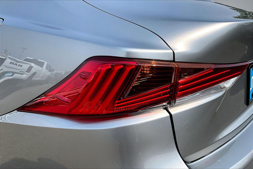 Thumbnail: 2018 Lexus IS - 32