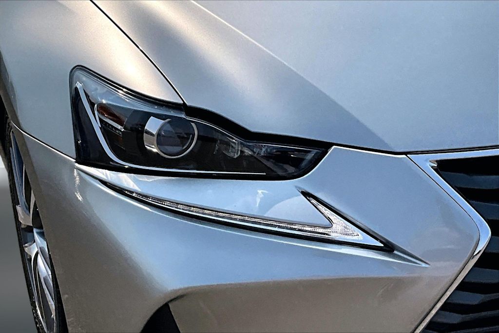 Thumbnail: 2018 Lexus IS - 31