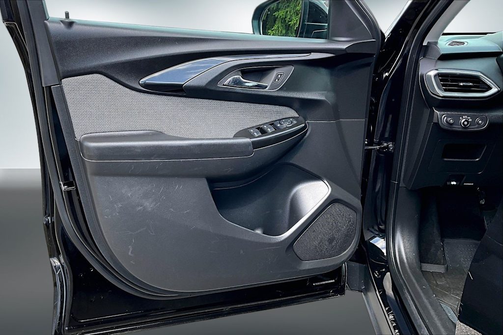 Thumbnail: 2023 Chevrolet TrailBlazer - 25
