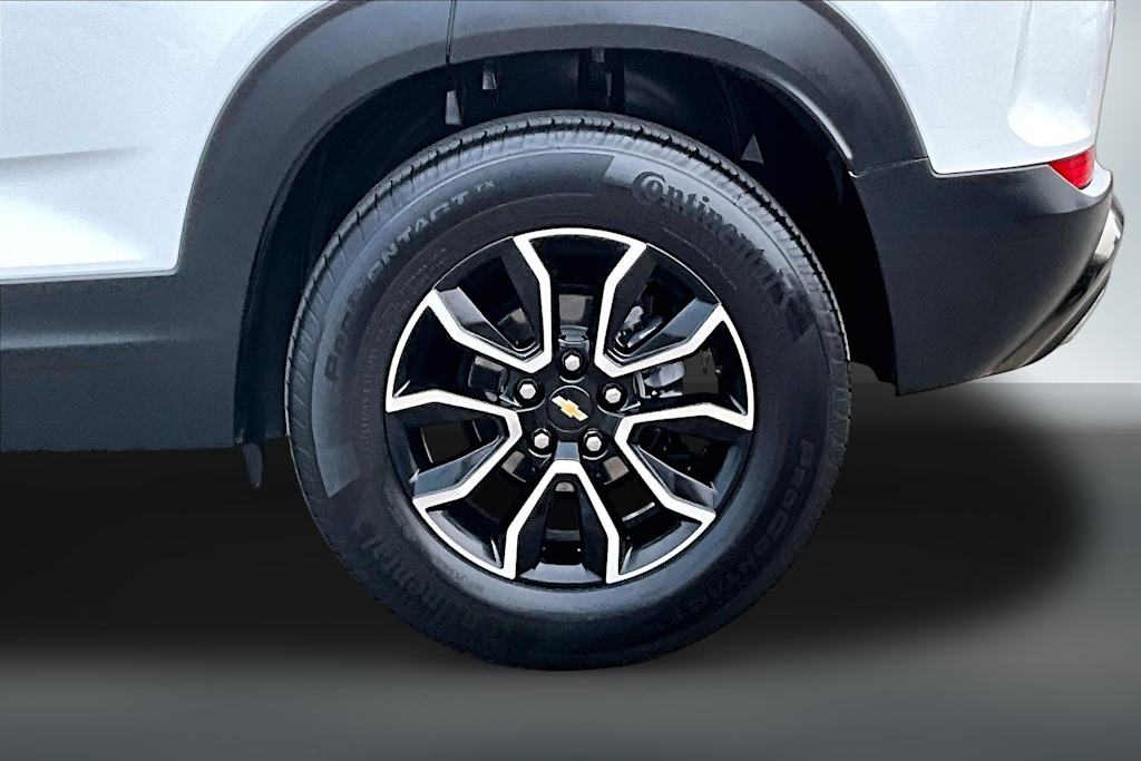 Thumbnail: 2023 Chevrolet TrailBlazer - 34