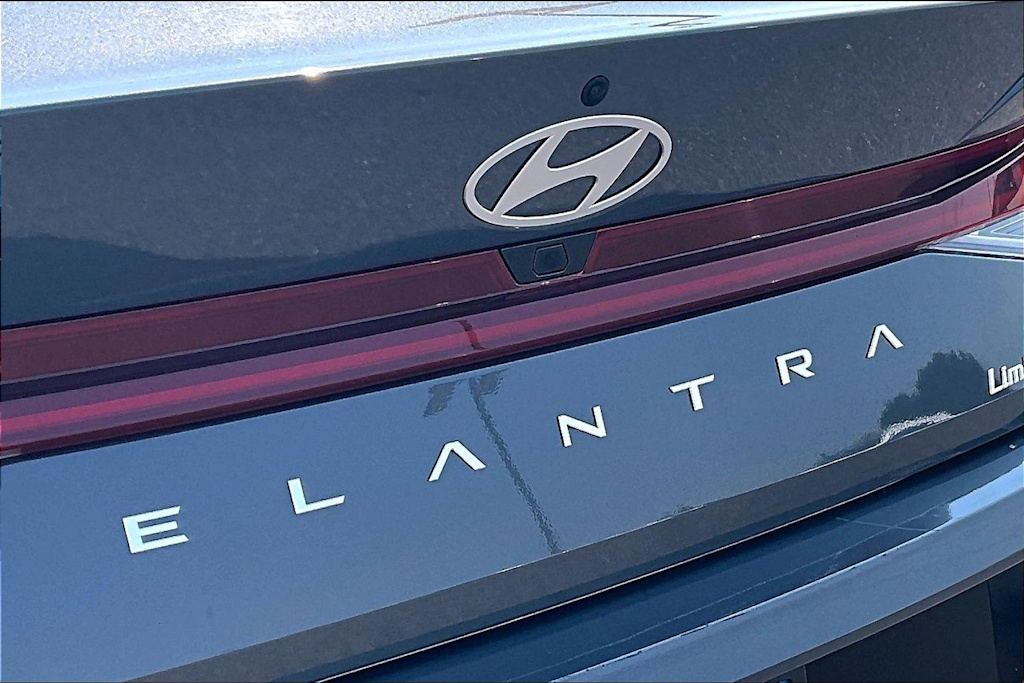 Thumbnail: 2025 Hyundai Elantra - 20