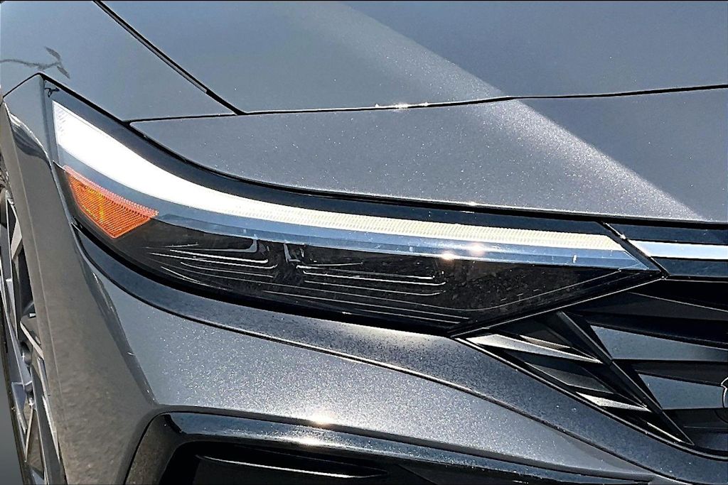 Thumbnail: 2025 Hyundai Elantra - 32