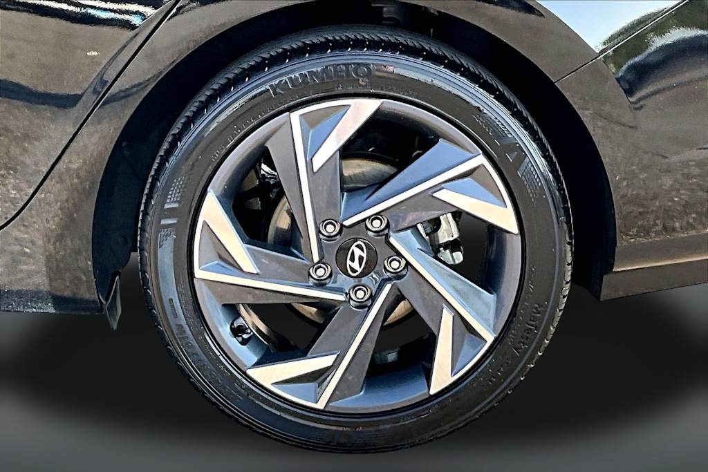 Thumbnail: 2025 Hyundai Elantra - 30