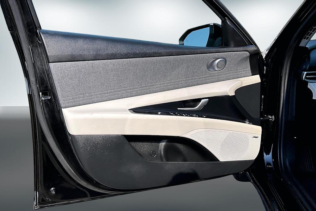 Thumbnail: 2025 Hyundai Elantra - 25