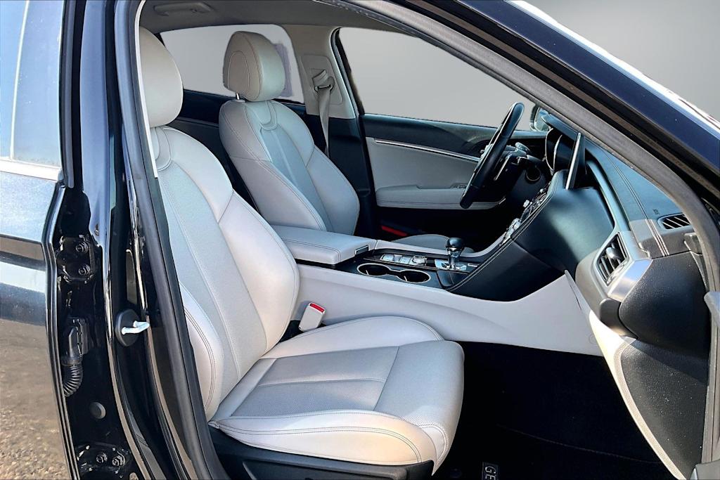 Thumbnail: 2021 Genesis G70 - 22