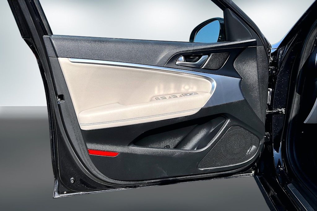 Thumbnail: 2021 Genesis G70 - 28
