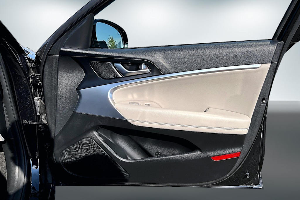 Thumbnail: 2021 Genesis G70 - 29