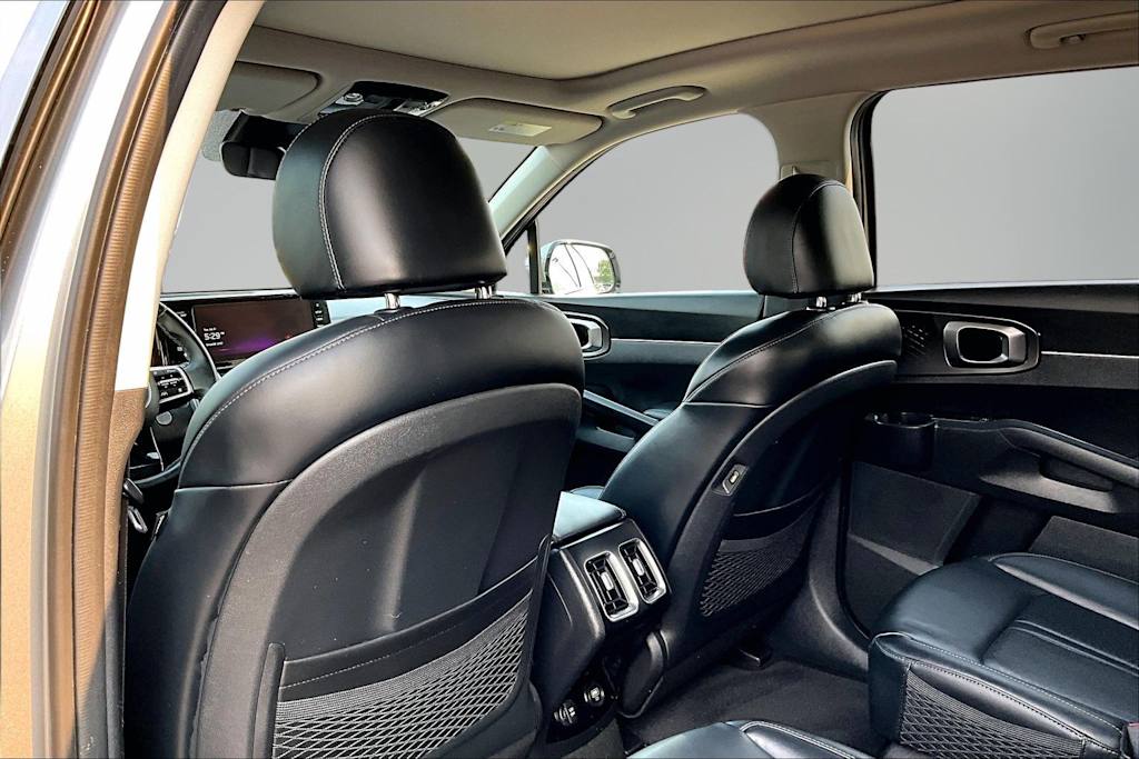 Thumbnail: 2023 Kia Sorento - 13