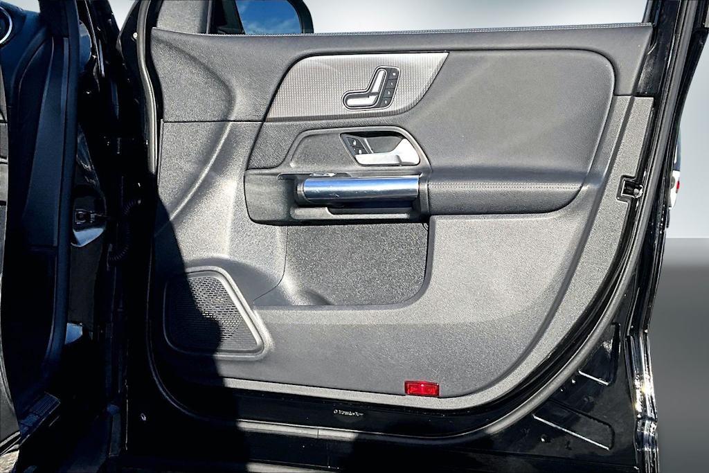 Thumbnail: 2022 Mercedes-Benz GLA - 28