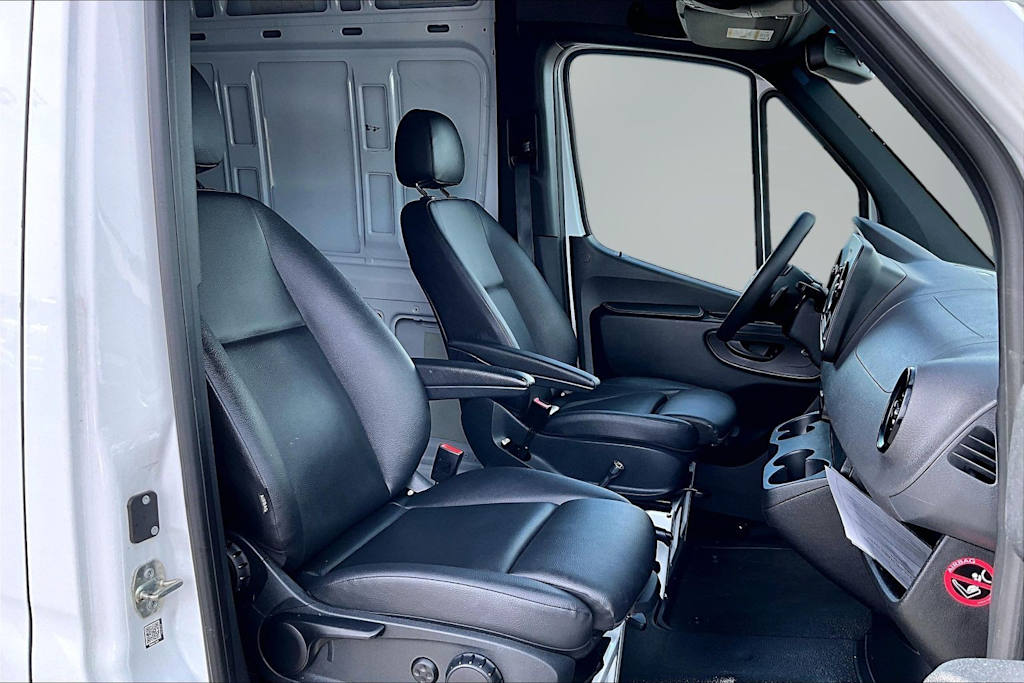 Thumbnail: 2021 Mercedes-Benz Sprinter - 10