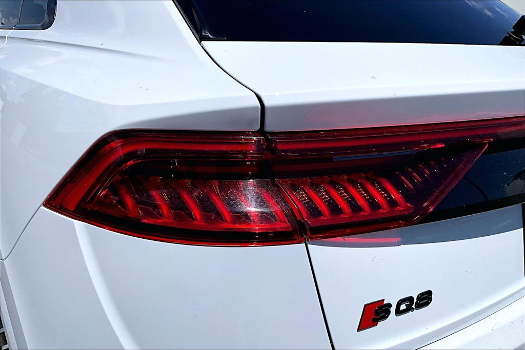 Thumbnail: 2022 Audi SQ8 - 32