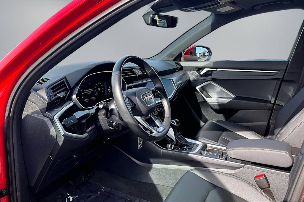 Thumbnail: 2025 Audi Q3 - 2
