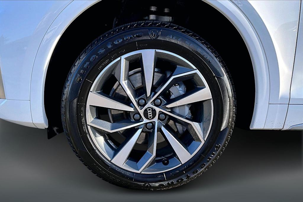 Thumbnail: 2023 Audi Q5 - 8