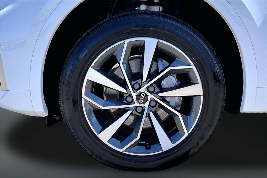Thumbnail: 2024 Audi Q5 - 8