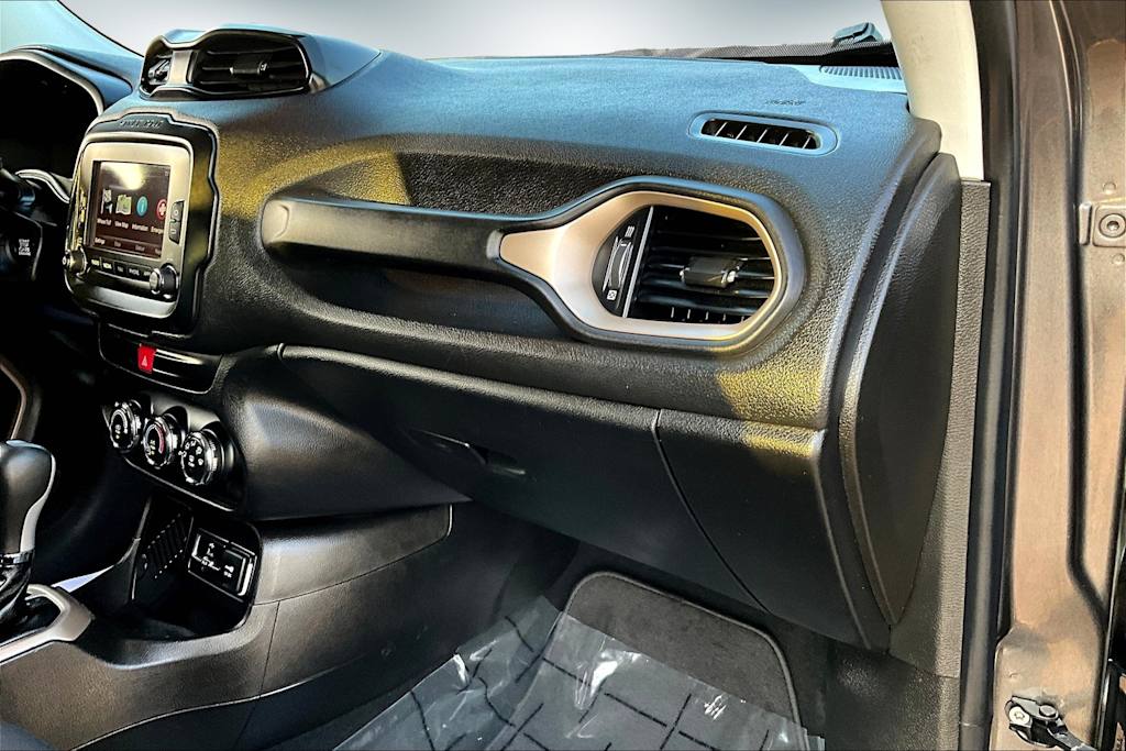 Thumbnail: 2017 Jeep Renegade - 23