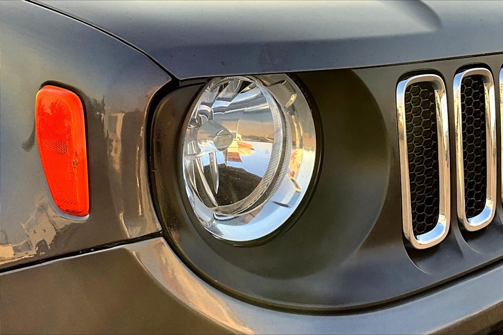Thumbnail: 2017 Jeep Renegade - 32