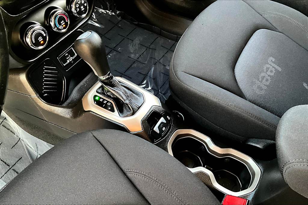 Thumbnail: 2017 Jeep Renegade - 16