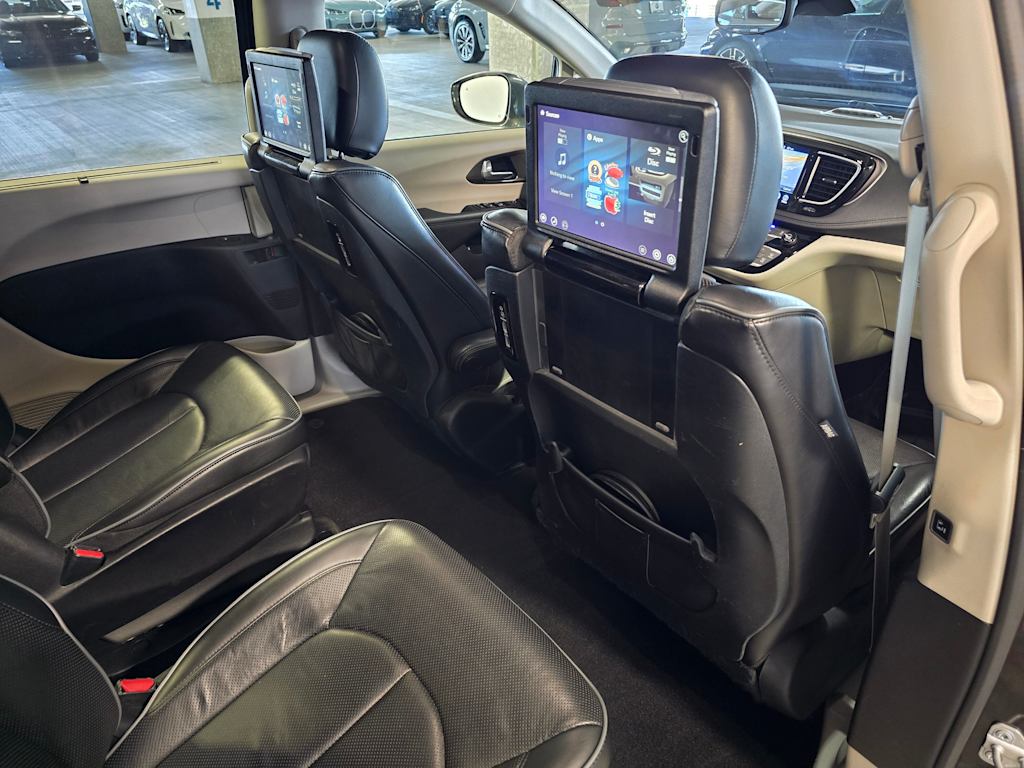 Thumbnail: 2017 Chrysler Pacifica - 33