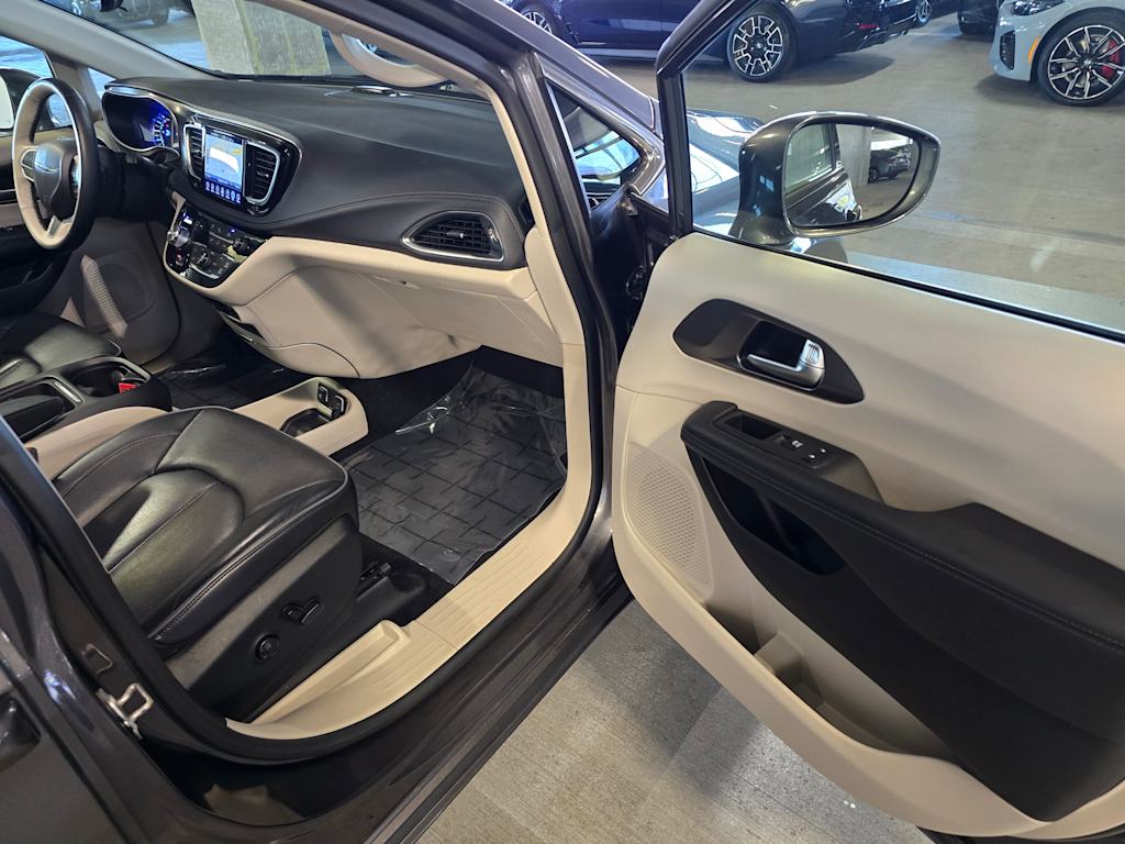 Thumbnail: 2017 Chrysler Pacifica - 36