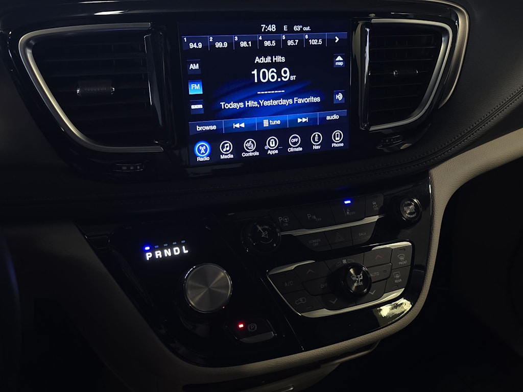Thumbnail: 2017 Chrysler Pacifica - 15