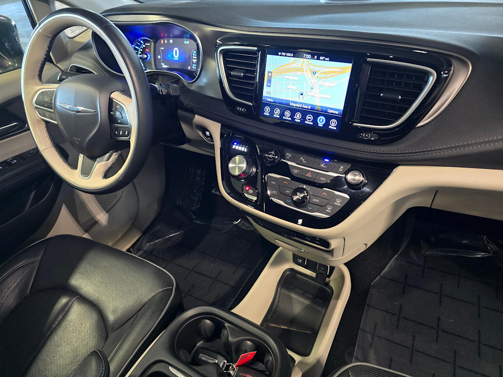 Thumbnail: 2017 Chrysler Pacifica - 14