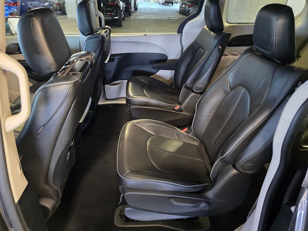 Thumbnail: 2017 Chrysler Pacifica - 12