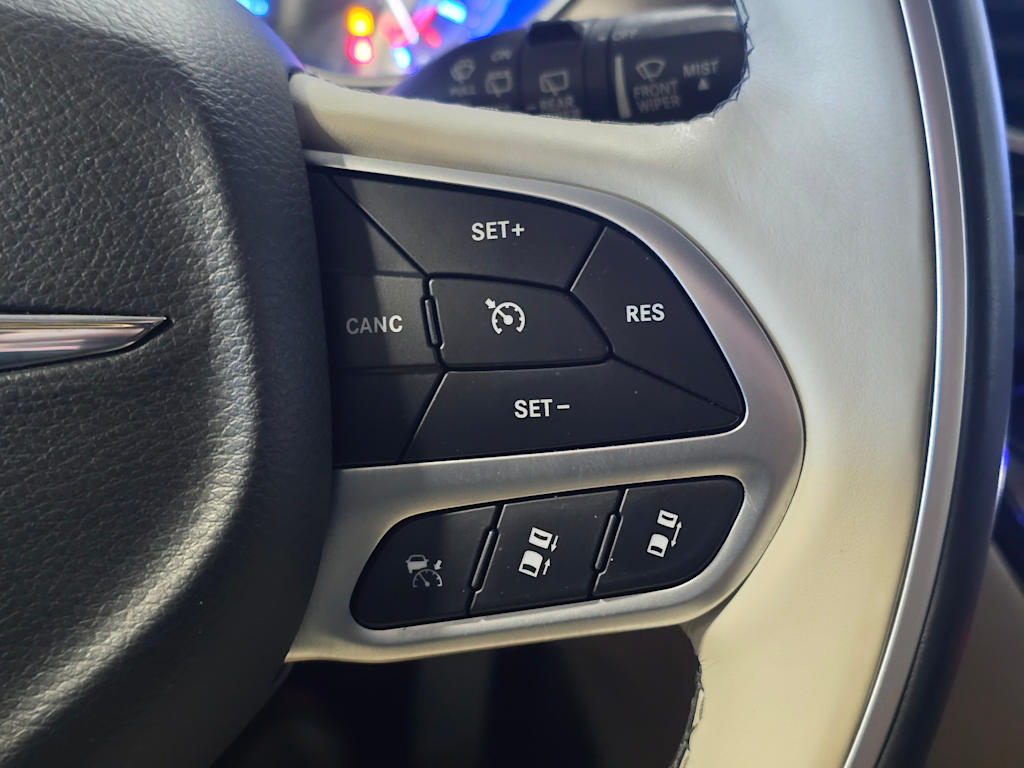 Thumbnail: 2017 Chrysler Pacifica - 27