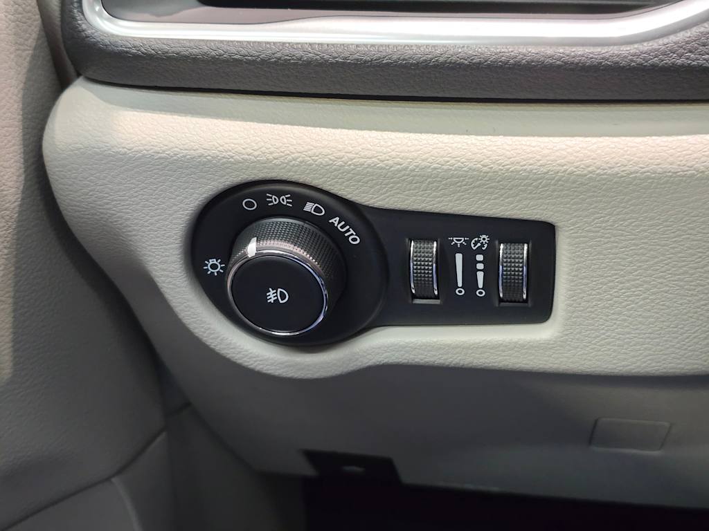 Thumbnail: 2018 Chrysler Pacifica - 28