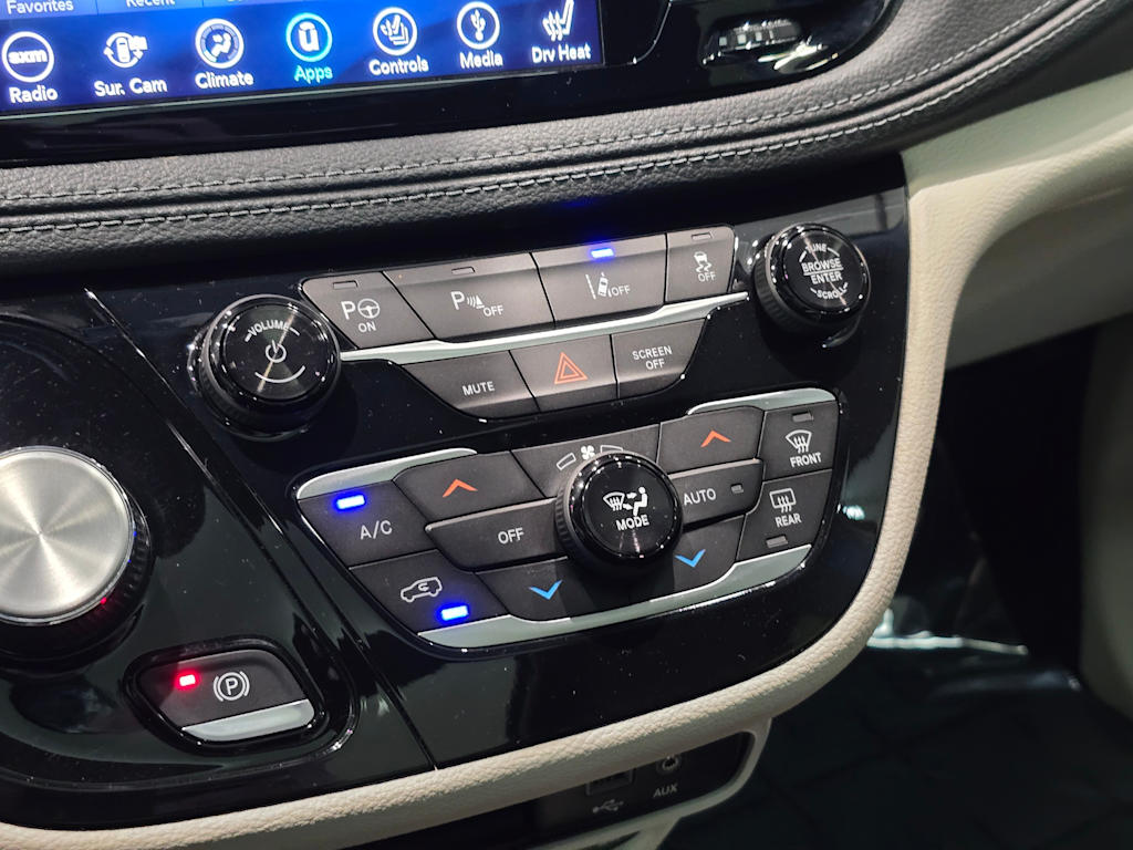 Thumbnail: 2018 Chrysler Pacifica - 21