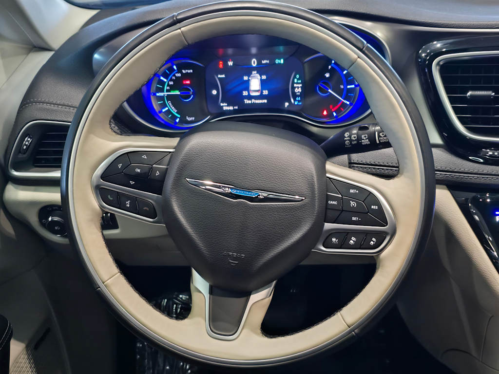 Thumbnail: 2018 Chrysler Pacifica - 14