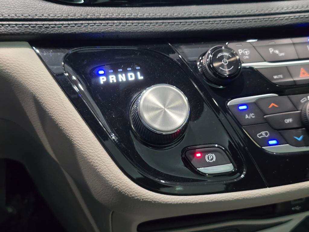 Thumbnail: 2018 Chrysler Pacifica - 22