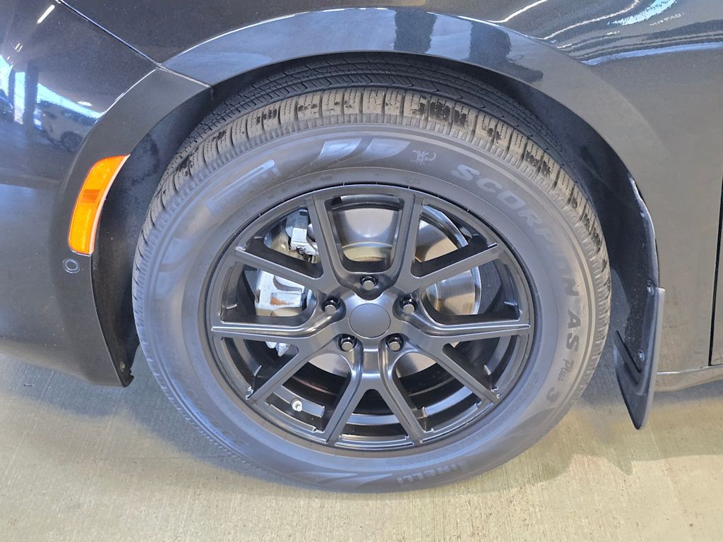 Thumbnail: 2018 Chrysler Pacifica - 8