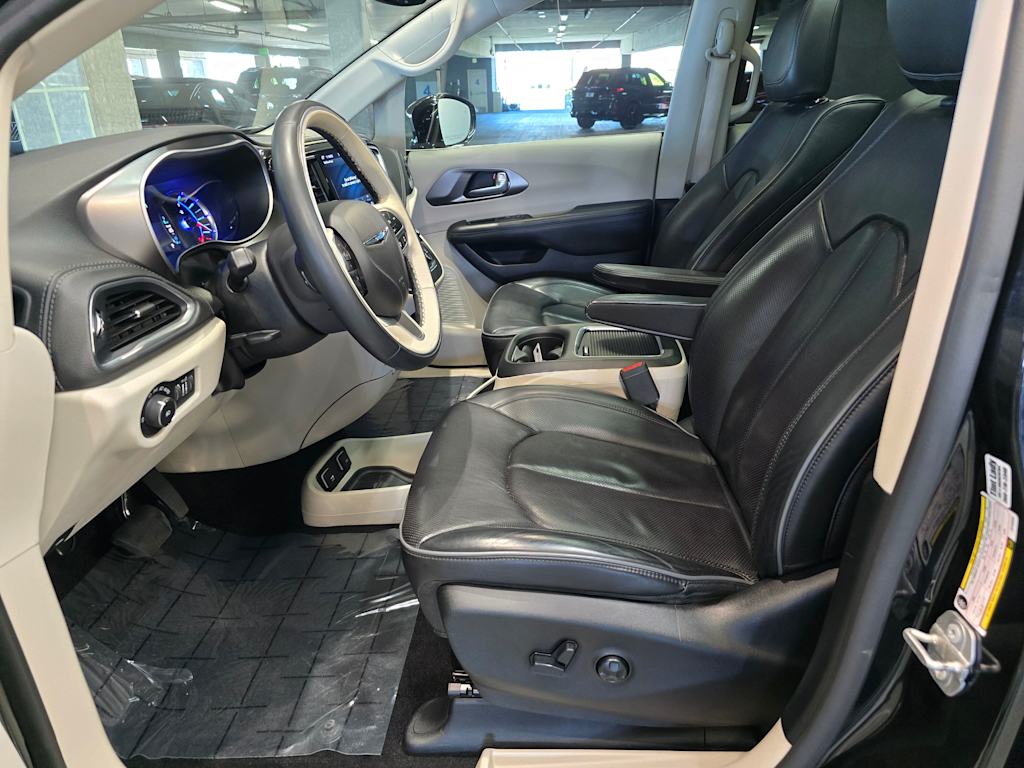 Thumbnail: 2018 Chrysler Pacifica - 11